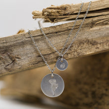 Load image into Gallery viewer, April - Daisy